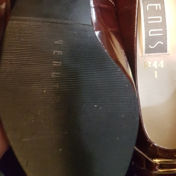 Venus Shoes - Picture 13 of 16